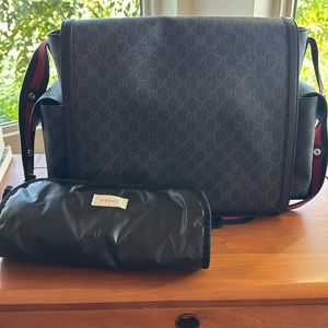 “Like new” Gucci Supreme Diaper Bag